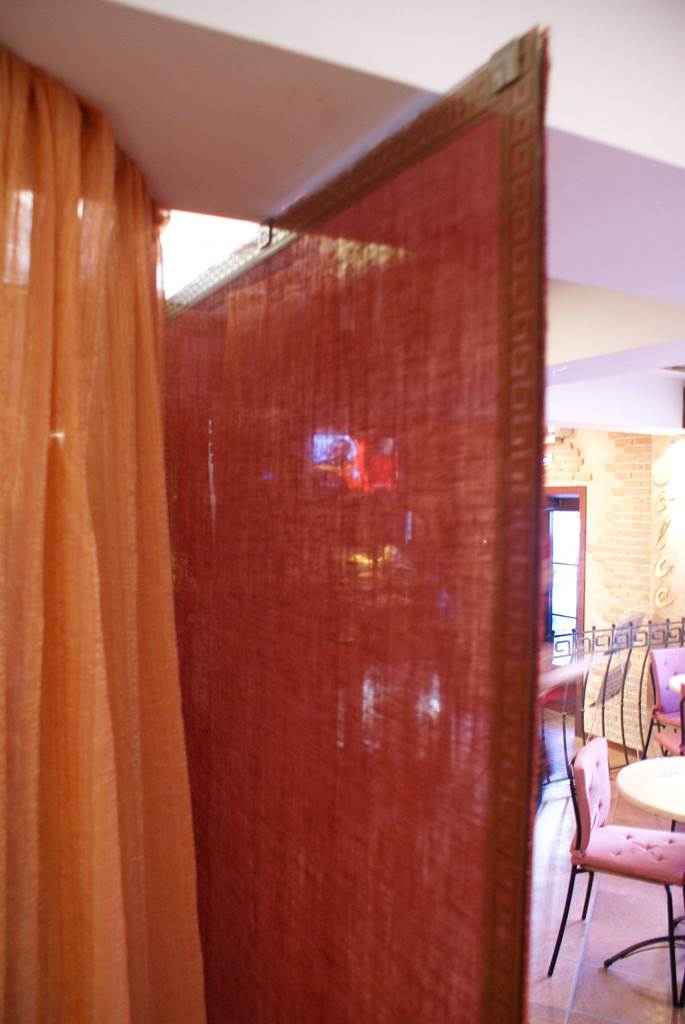  межкомнатная стекло матовое красное с декором гобелен --кафе --вид5